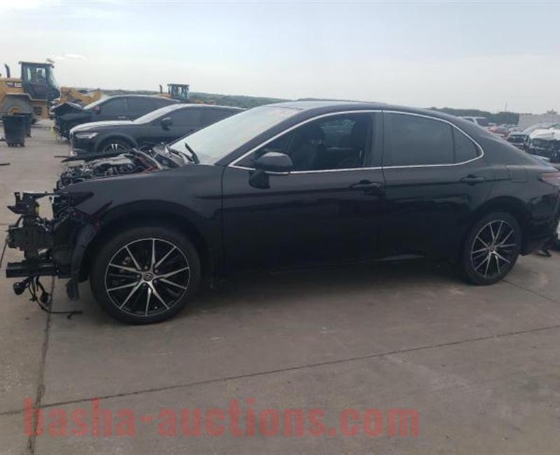 Toyota Camry SE 2023