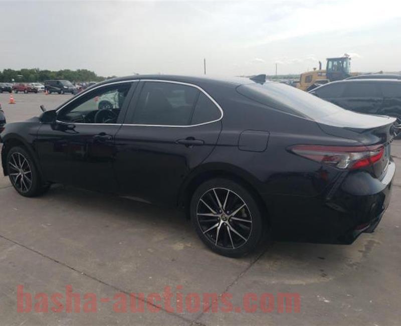 Toyota Camry SE 2023