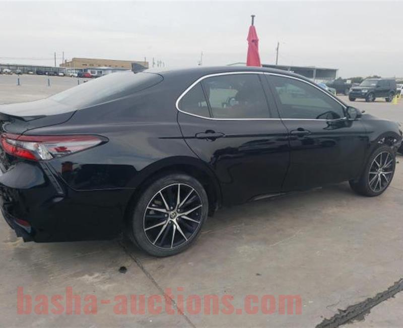 Toyota Camry SE 2023