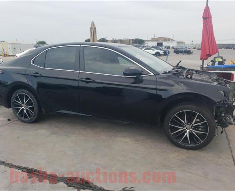 Toyota Camry SE 2023