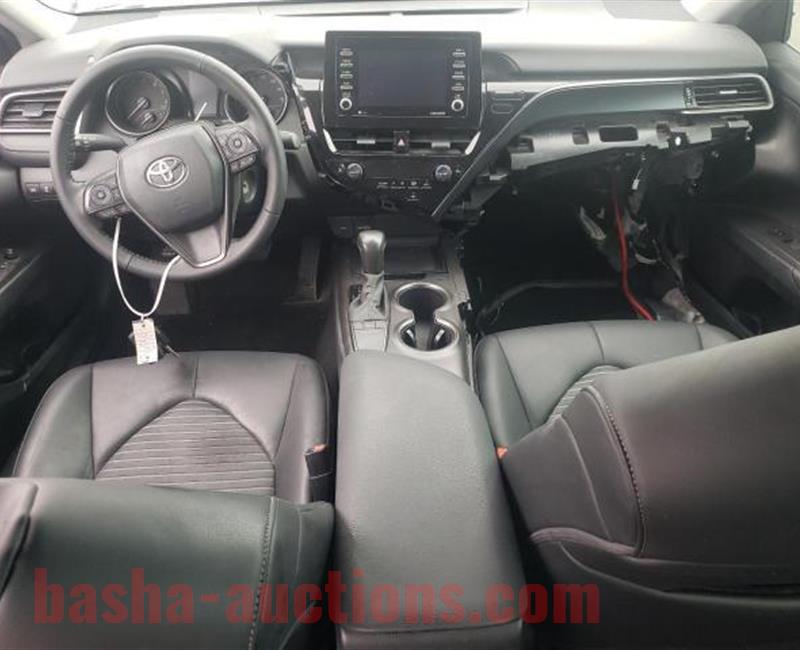 Toyota Camry SE 2023